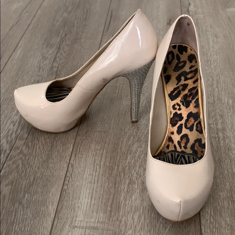 Shoe dazzle cream and rhinestone heels size 6.5